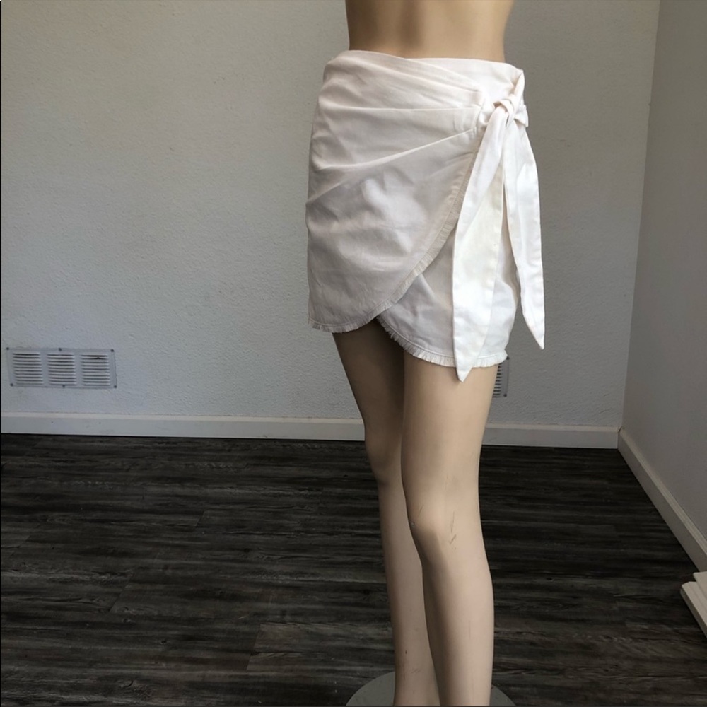 ELINA SEA for the ordinary mini wrap skirt cream